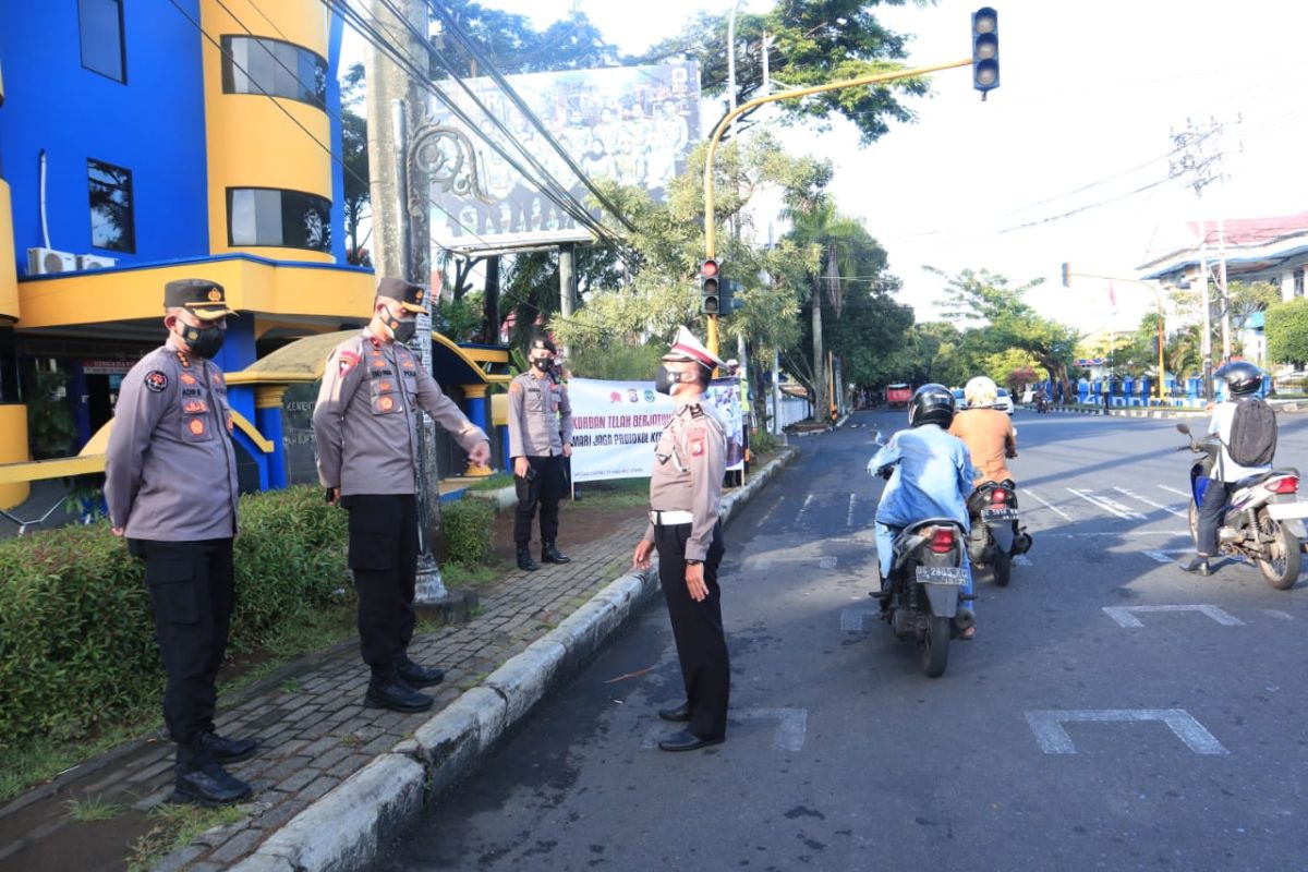 Wakapolda Malut turun ke jalan guna edukasi pentingnya gunakan masker