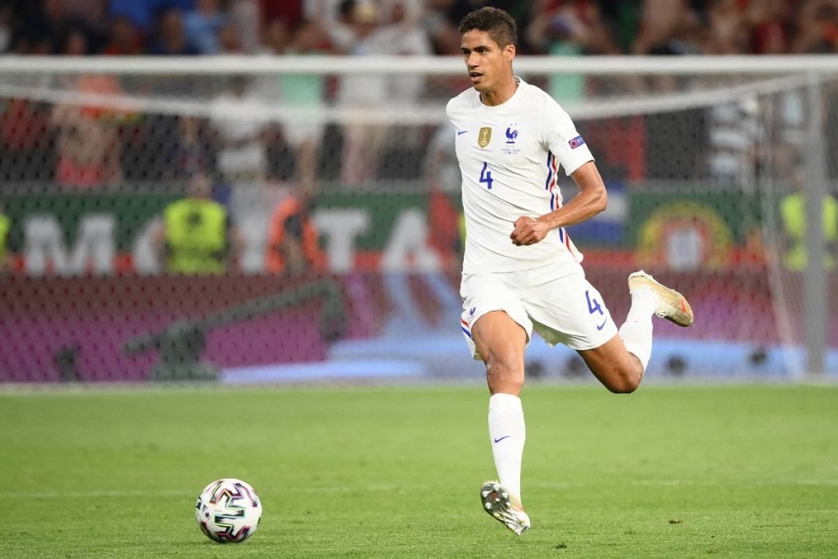 Manchester United telah mencapai kesepakatan transfer  Raphael Varane dari Real Madrid