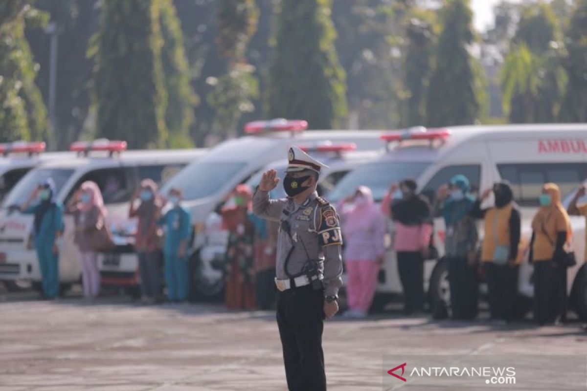 220 polisi kawal 60 ambulans untuk jemput pasien isoman