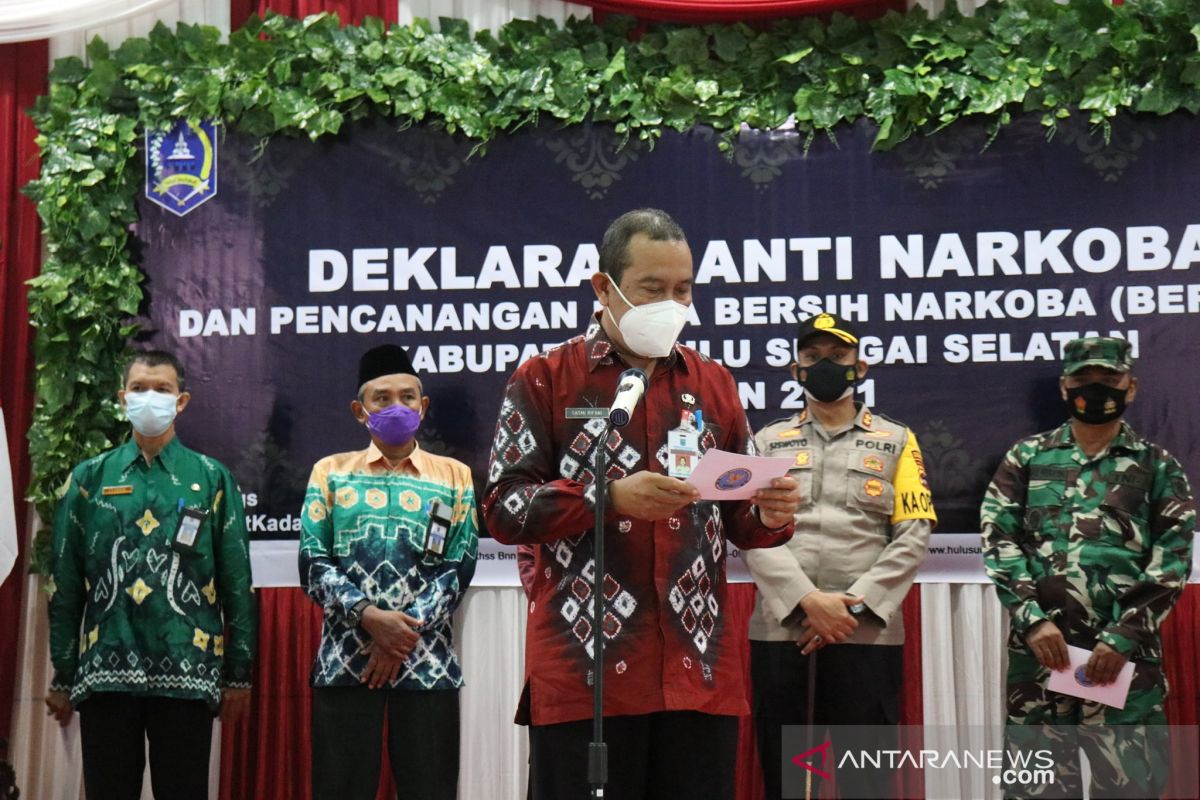 Pemkab dan BNNK HSS deklarasi anti narkoba dan canangkan desa bersinar