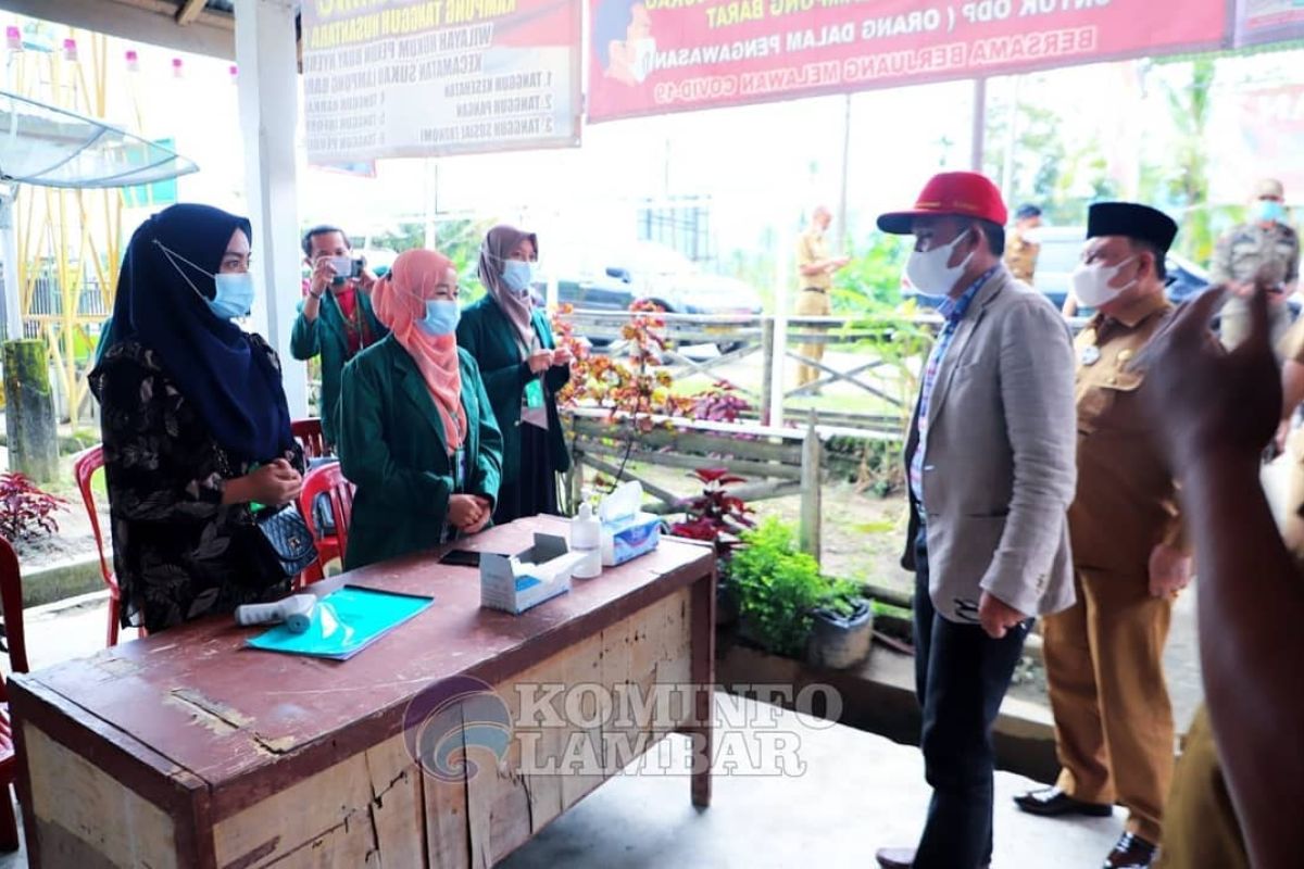 Bupati dan Wakil Bupati Lampung Barat tinjau poskom PPKM mikro