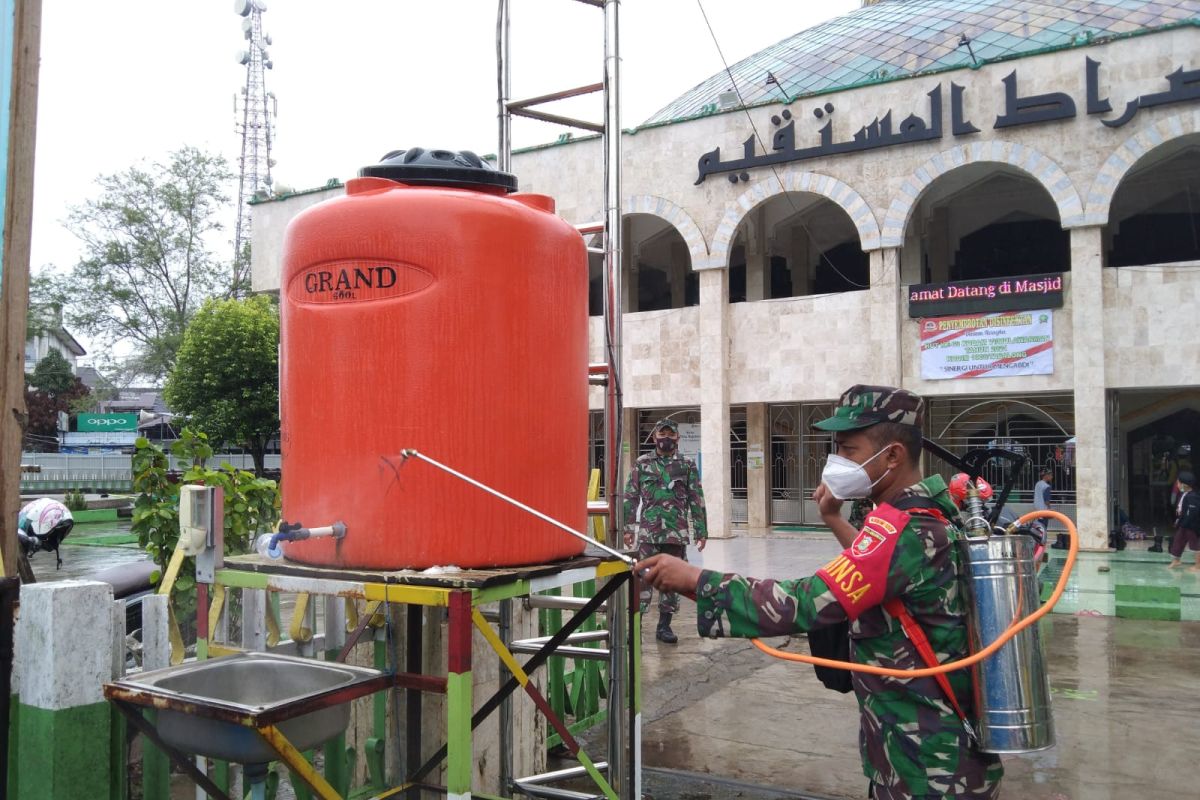 Kodim 1008/Tabalong lakukan penyemprotan disinfektan di tempat ibadah