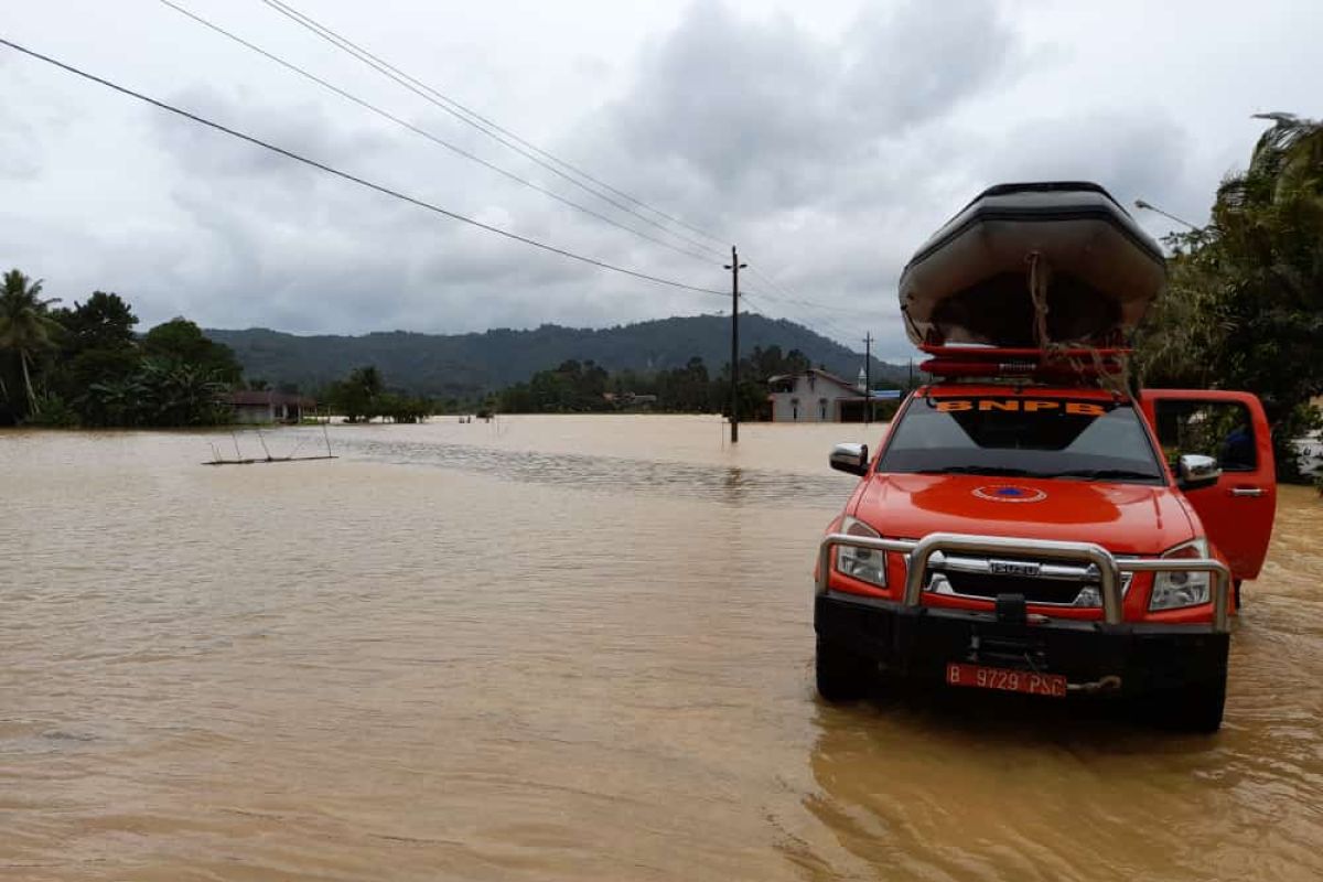 674 rumah warga di lima kecamatan di Mempawah kebanjiran