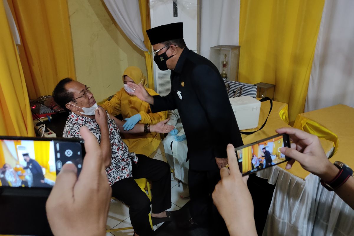 Golkar Kalsel laksanakan vaksinasi massal COVID-19