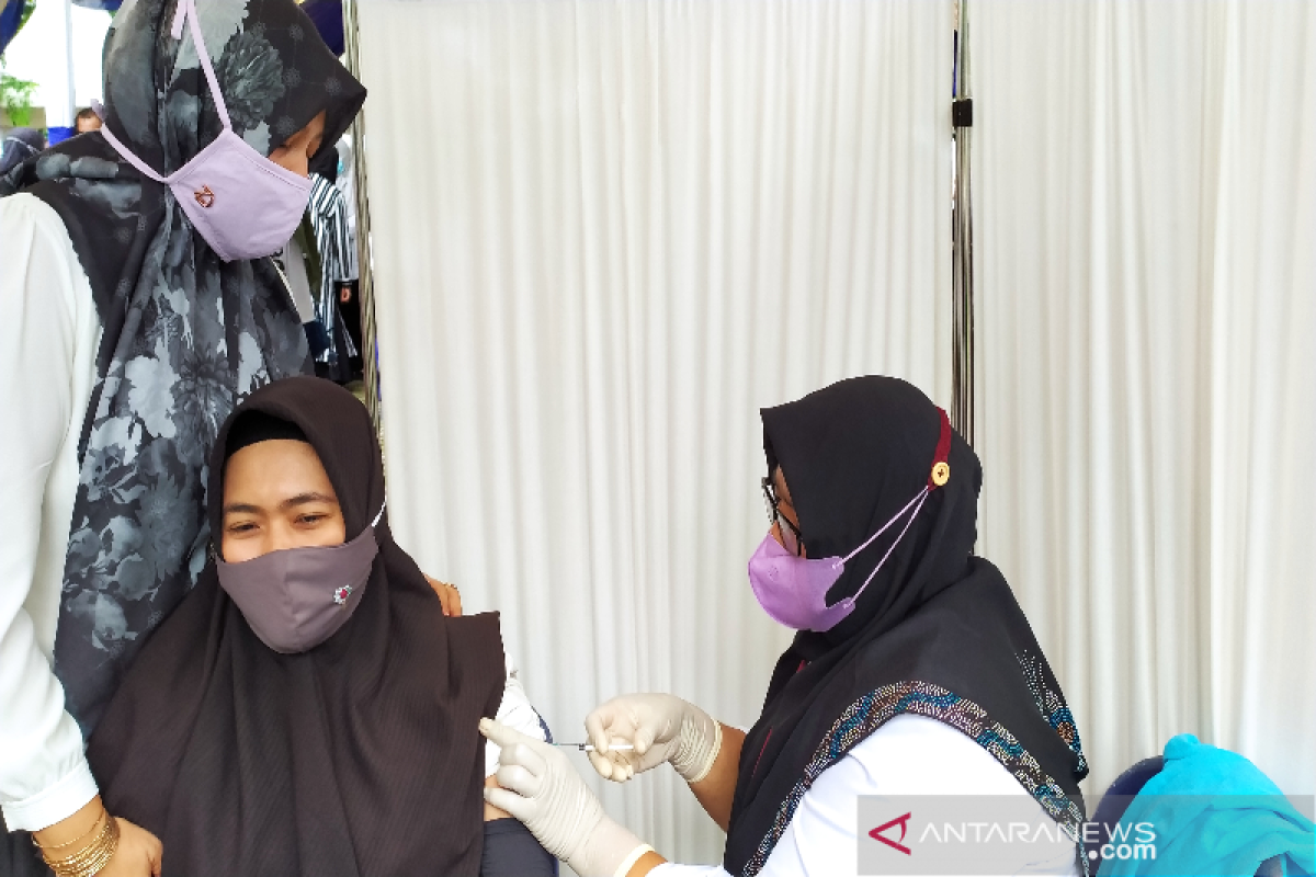 Vaksinasi pelayan publik di Aceh Besar masih rendah dan jauh dari target