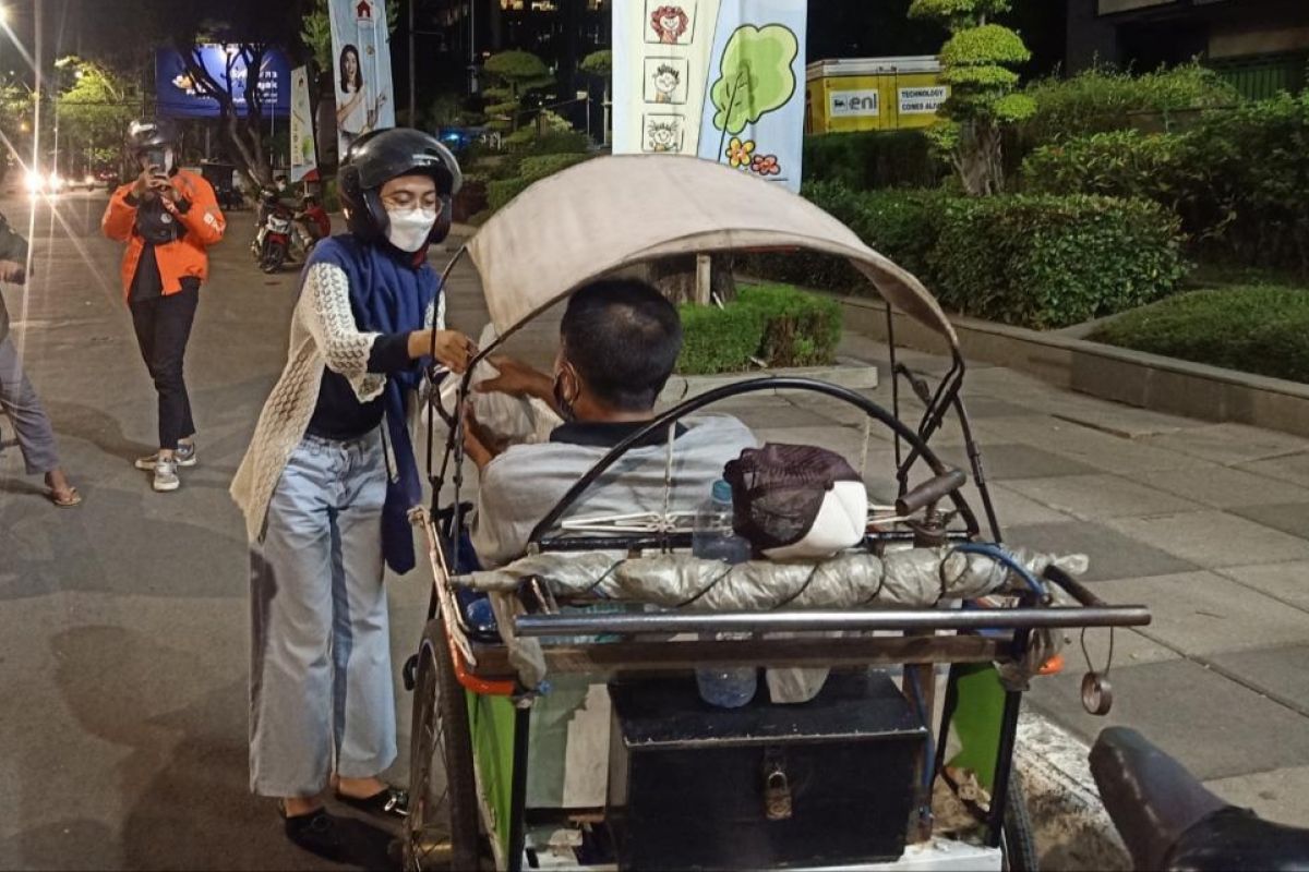 BEM Untag Surabaya beli produk UMKM untuk dibagikan warga terdampak PPKM darurat