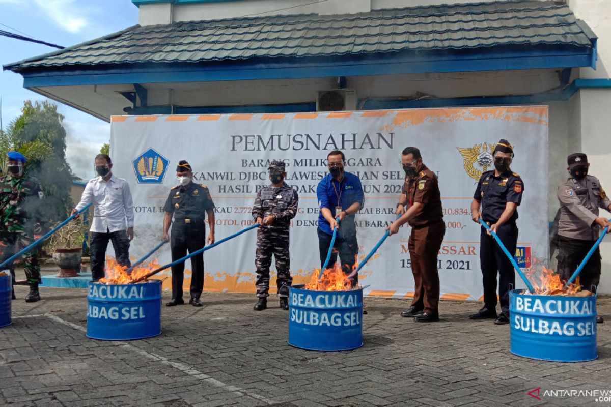 Bea Cukai Sulbagsel musnahkan rokok dan miras ilegal senilai Rp2,88 miliar