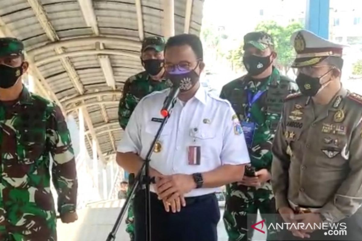 Anies minta perusahaan selektif keluarkan surat bekerja untuk karyawan