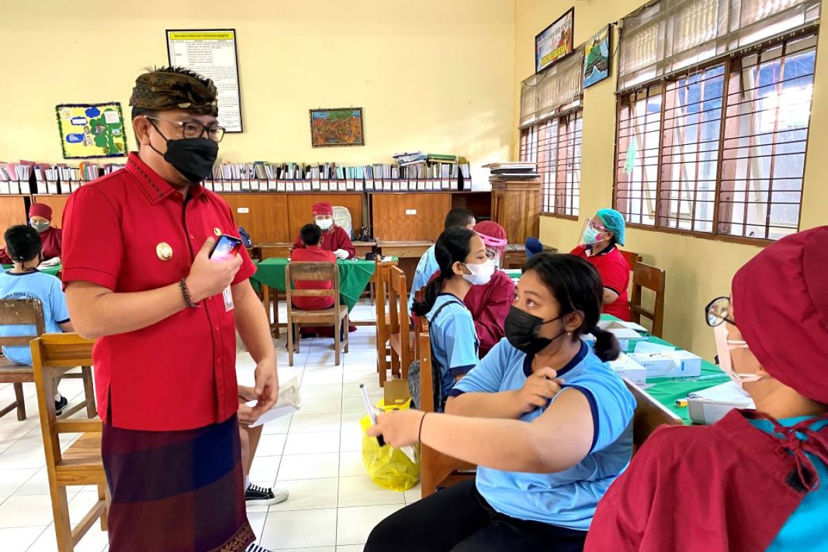 Wawali Denpasar terus pantau vaksinasi anak usia 12-17 tahun