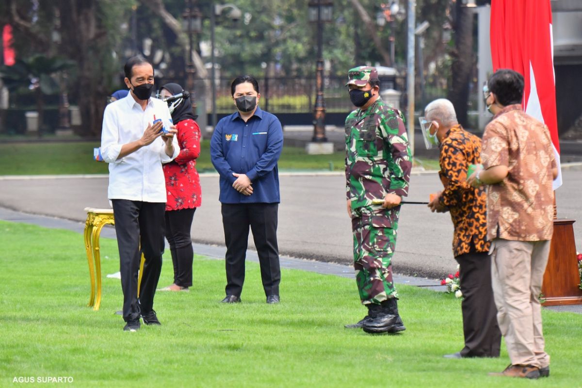 Kemarin, penyaluran obat gratis hingga pengadaan vaksin Pfizer