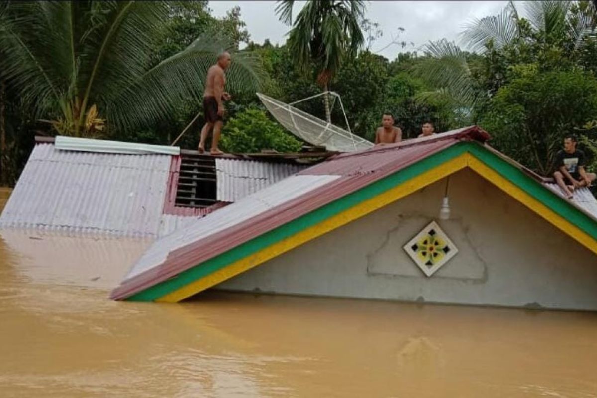 Bantuan korban banjir di Kapuas Hulu menunggu data dari desa