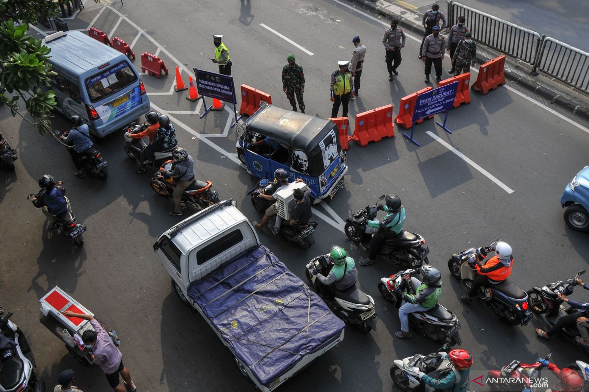 Dishub Jakarta Timur putar balik 129 ribu kendaraan saat PPKM