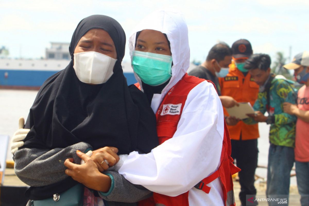 TNI AL kerahkan dua KRI cari kapal nelayan tenggelam di Kalbar