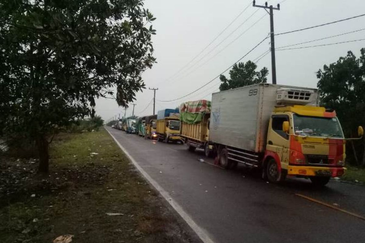 Ratusan truk angkutan barang menumpuk tiga hari di Pelabuhan Tanjung Api-api