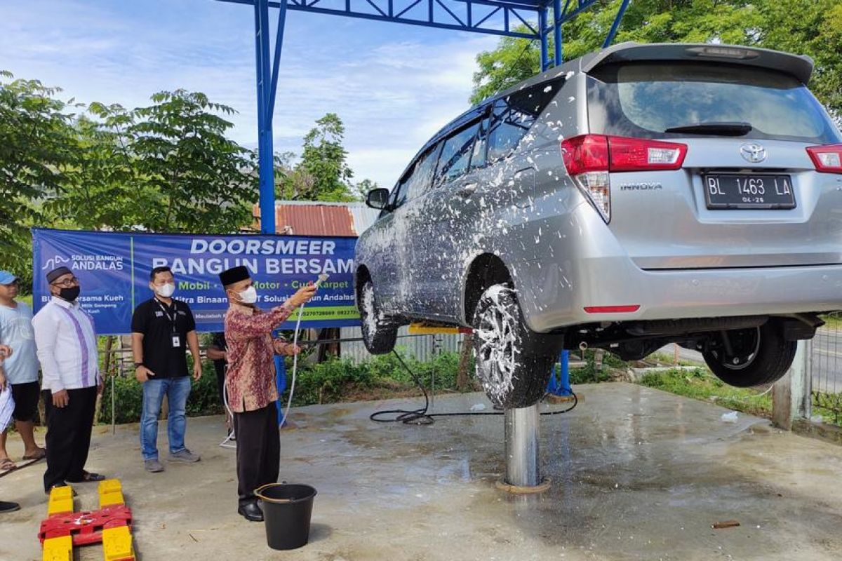 Dukung peningkatan ekonomi masyarakat, SBA bantu usaha cuci mobil BUMG Bersama