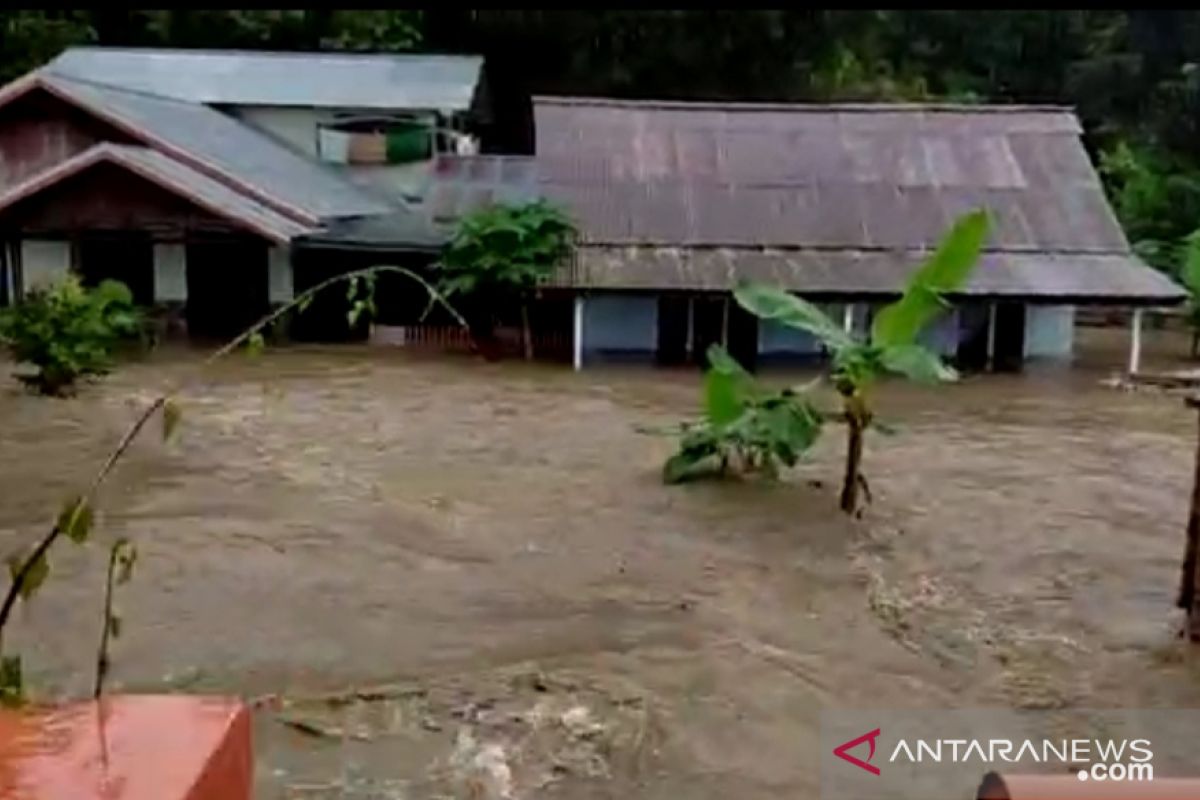 Sejumlah kecamatan di Banggai diterjang banjir