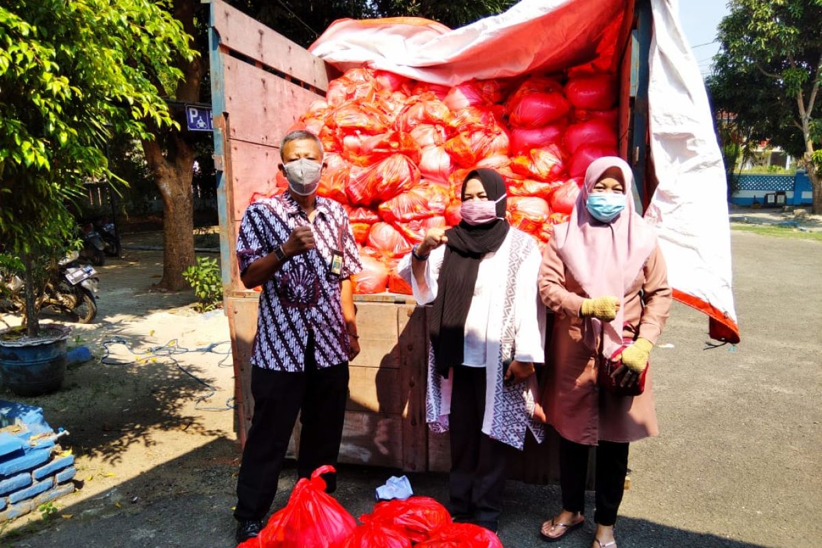 Pemkab Serang salurkan ribuan paket sembako bagi warga isoman