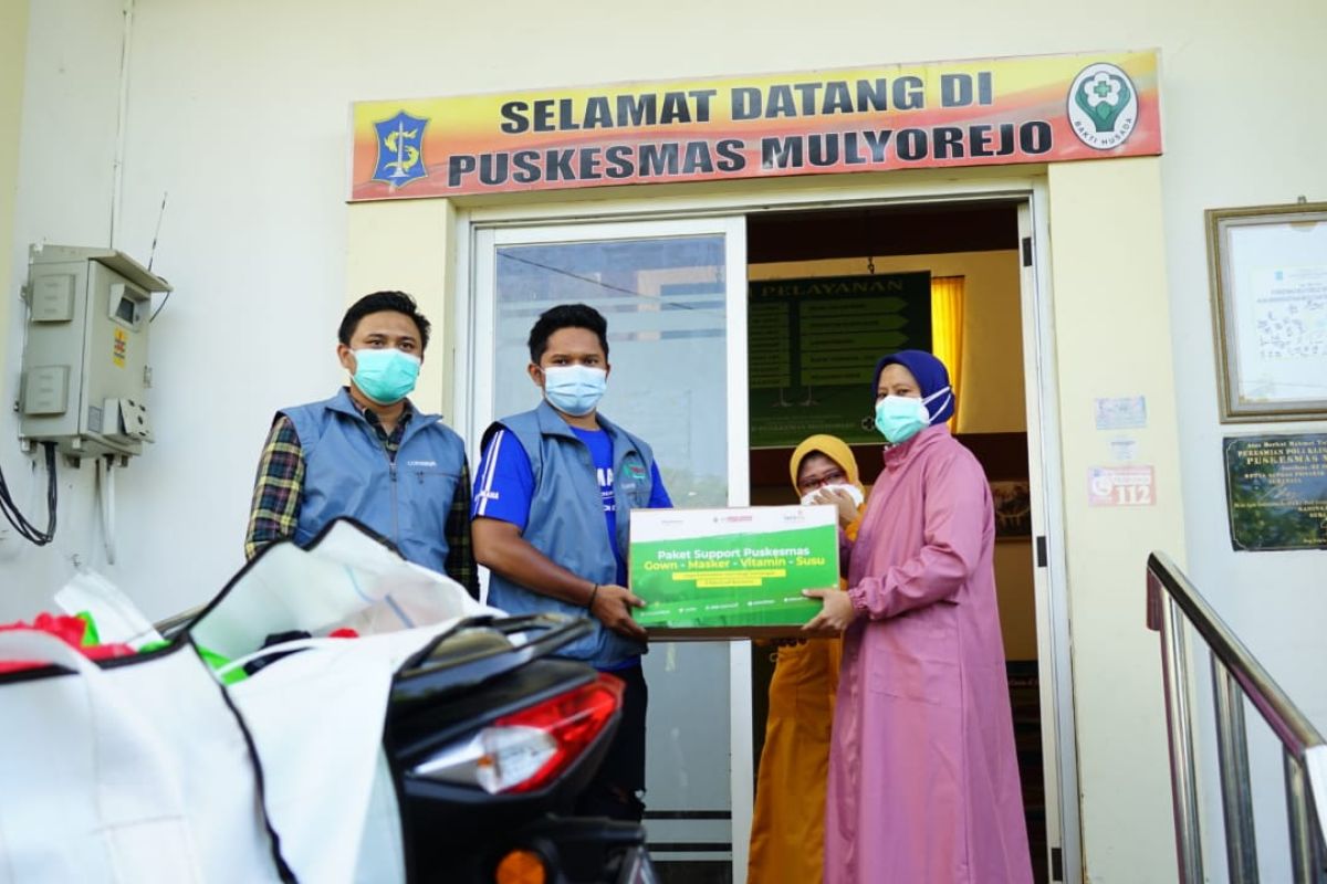 Puskesmas buka 24 jam, UMSurabaya bagikan ratusan paket makanan sehat untuk nakes