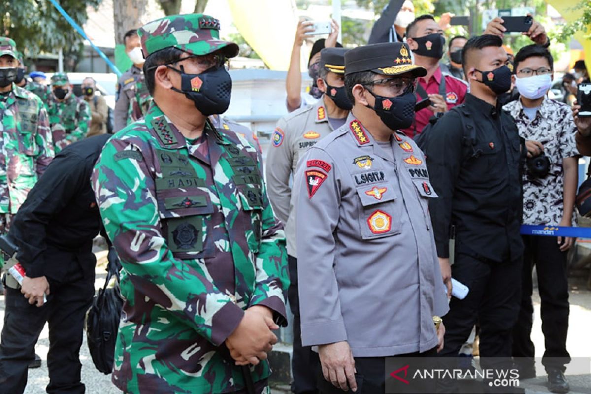 Kapolri-Panglima blusukan ke Bandung cek kebutuhan warga