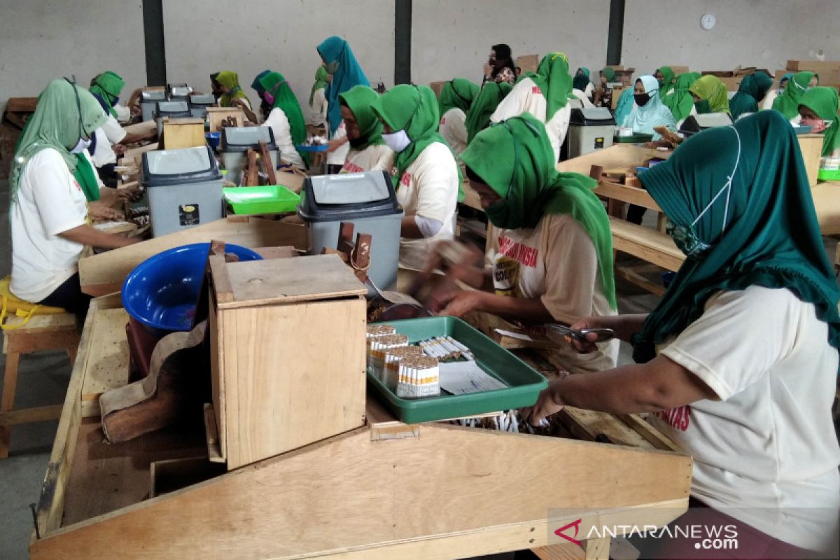 Di Kudus, hanya beberapa perusahaan besar terapkan WFH 50 persen