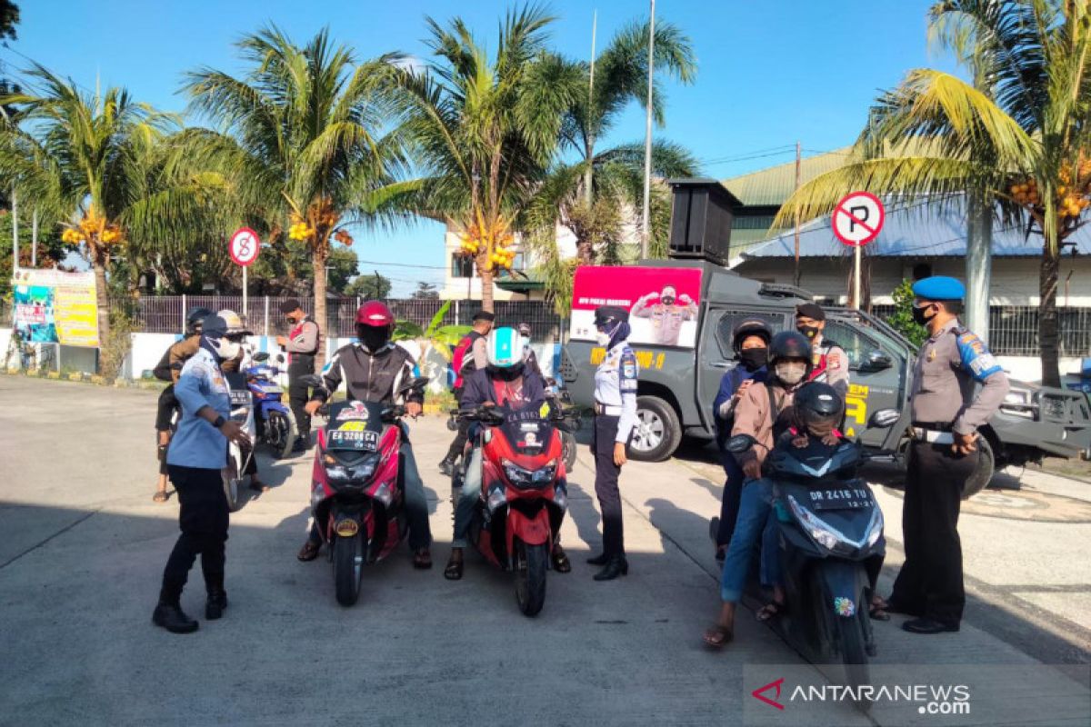 Pos penyekatan Kota Mataram temukan 18 orang positif COVID-19