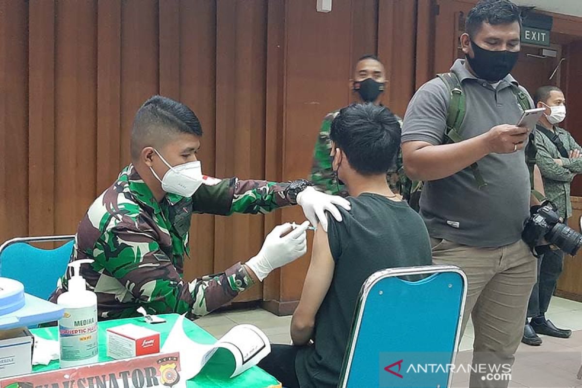 Gandeng Polda Aceh dan Kodam IM, USK buka gerai vaksinasi massal