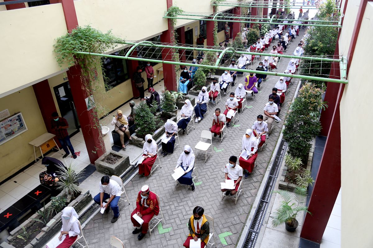 Vaksinasi pelajar SMP digelar serentak di 28 sekolah di Kota Surabaya