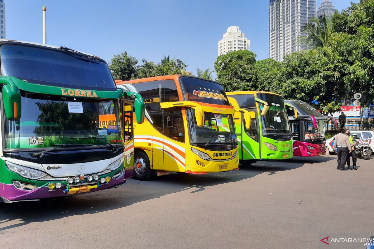 Polisi amankan 36 bus pelanggar PPKM Darurat