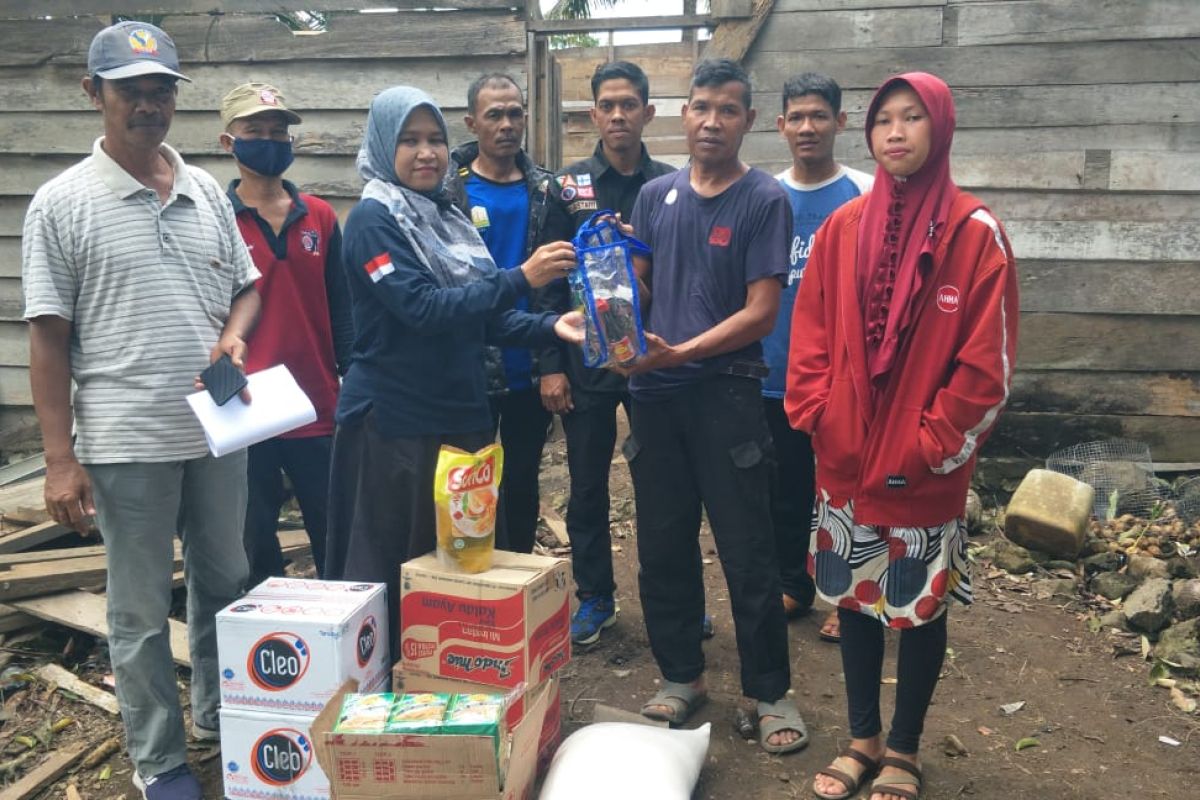 Dinsos Aceh Besar salurkan bantuan masa Panik korban angin kencang