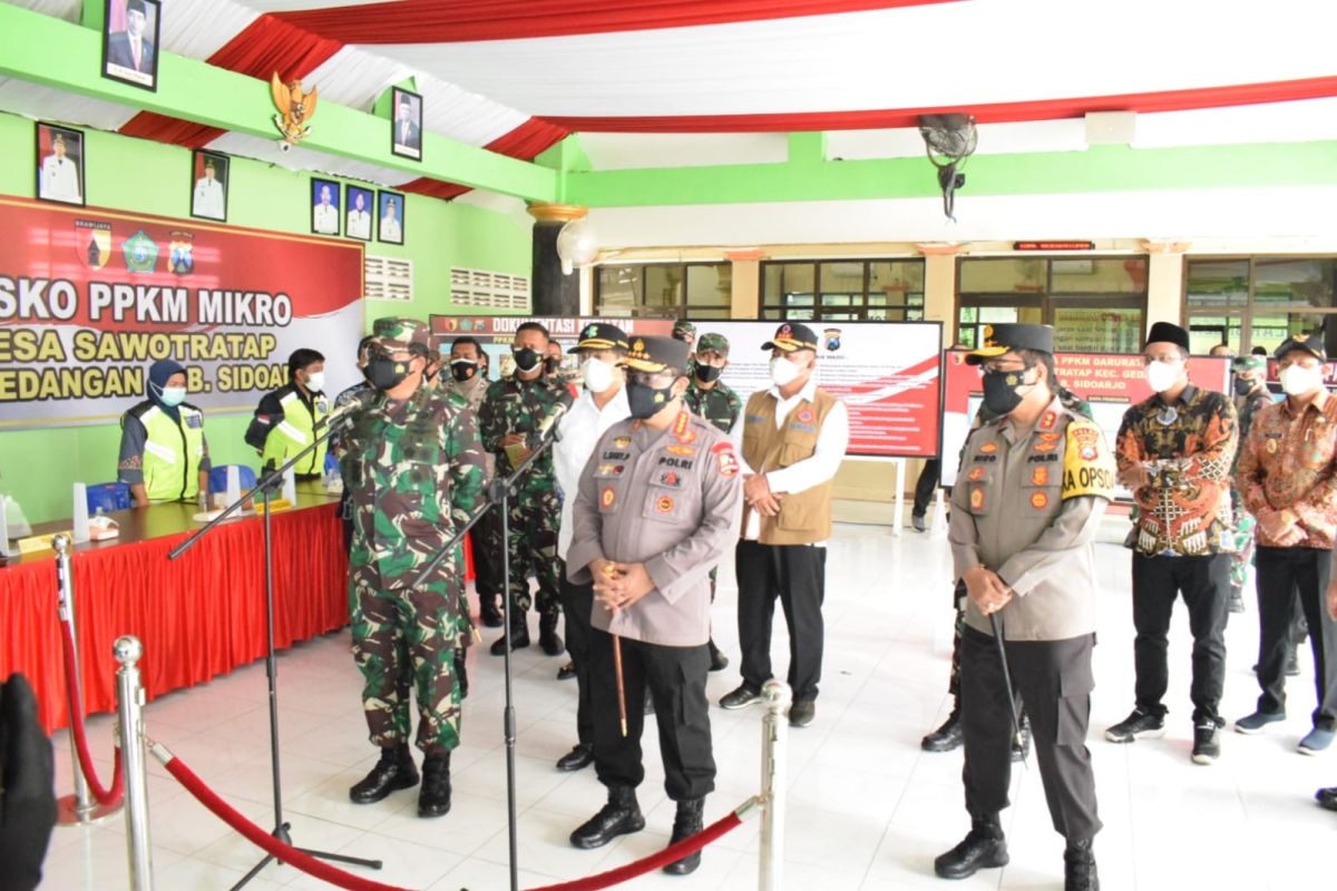 Panglima TNI-Kapolri- Menkes sapa warga isolasi mandiri di Sidoarjo