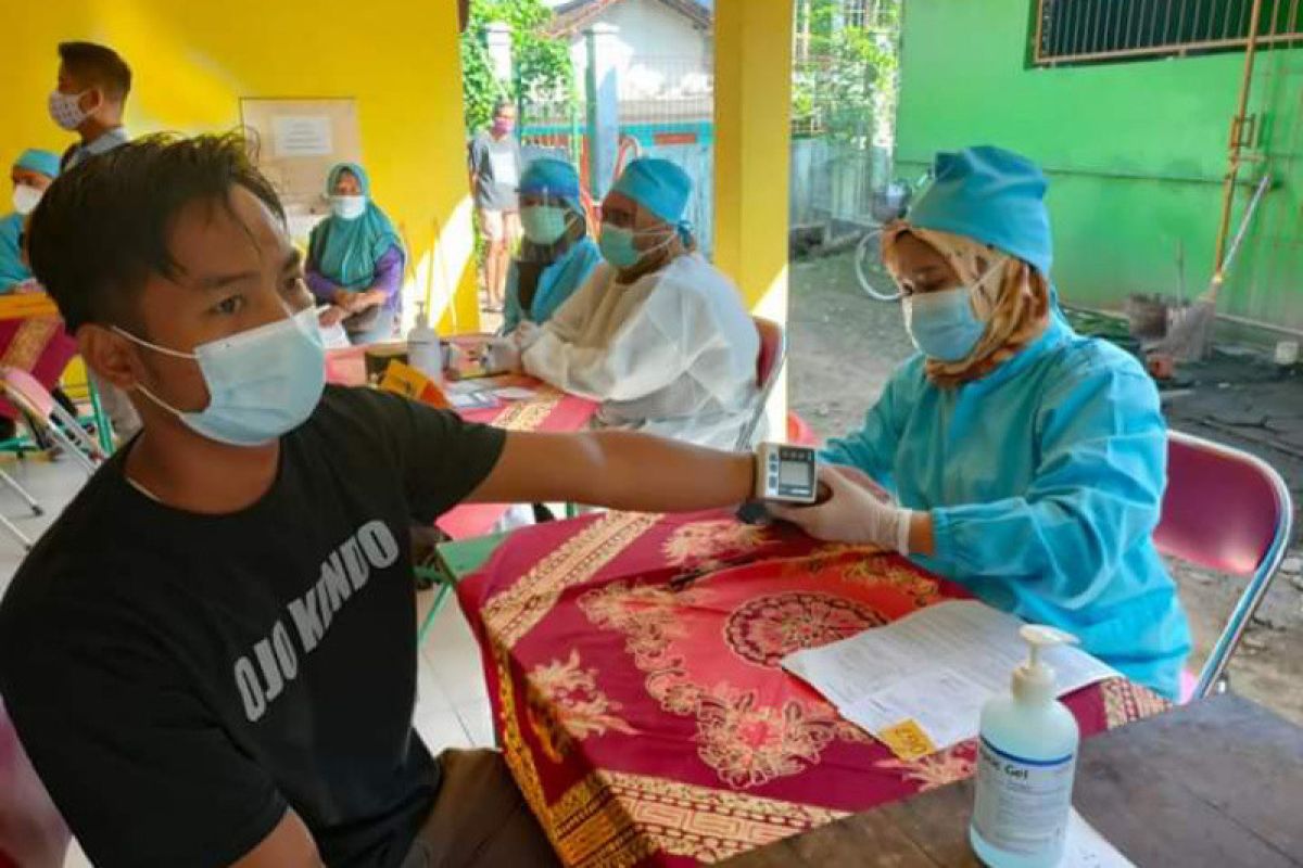 Bantul gencarkan vaksinasi COVID-19 terhadap pedagang pasar rakyat