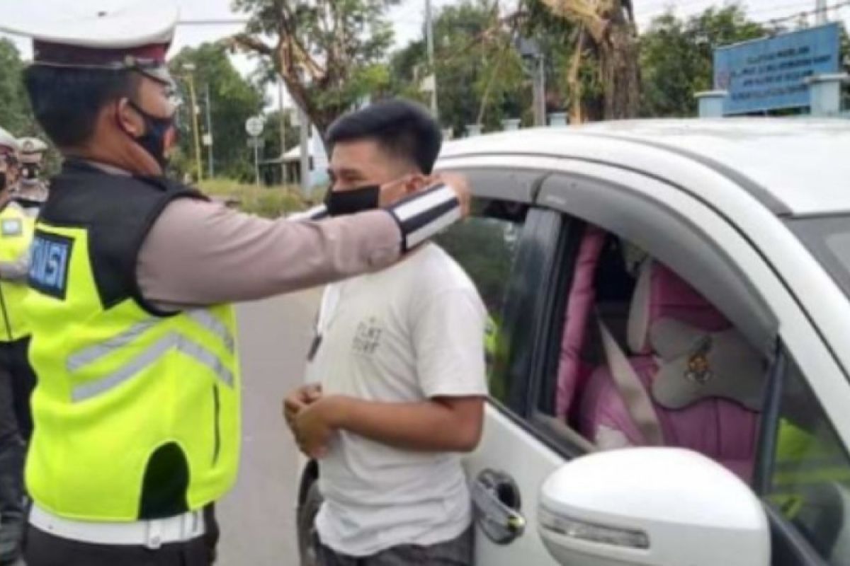 Polres Polman lakukan penyekatan di perbatasan Sulbar