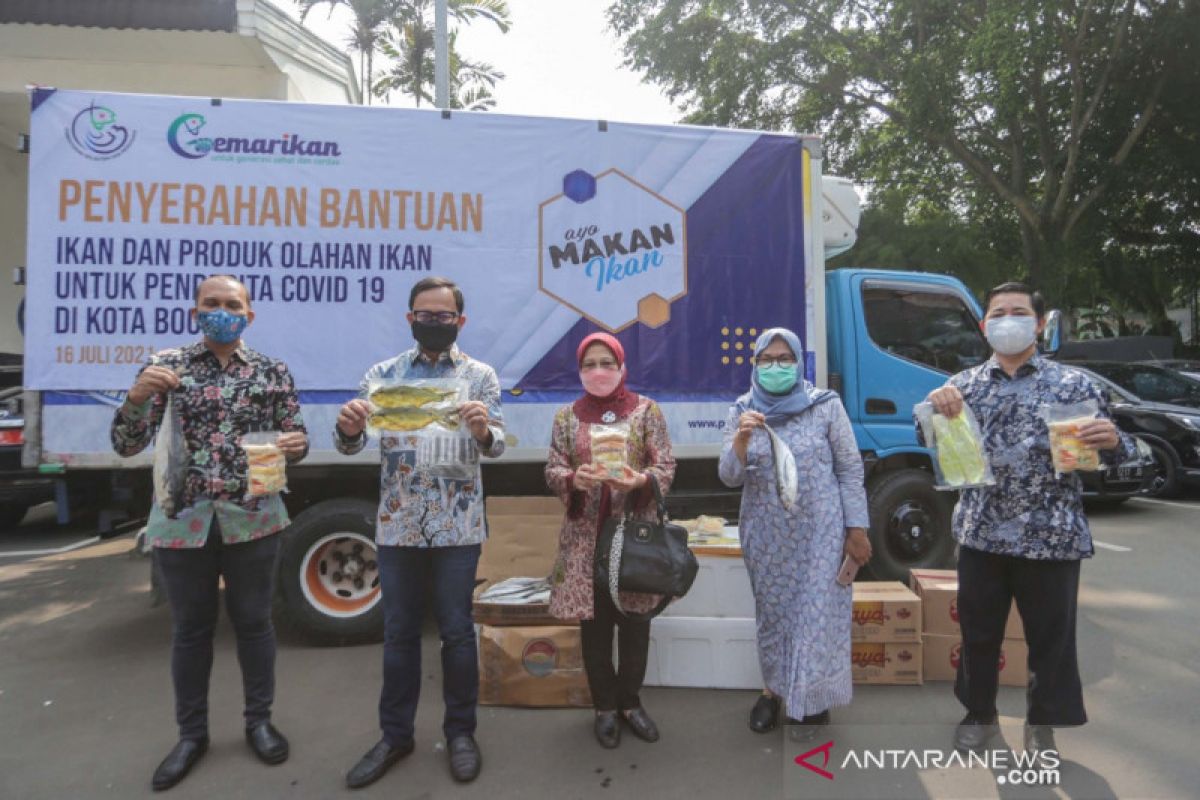 KKP kembali beri bantuan ikan beku dan ikan olahan untuk warga Kota Bogor isoman