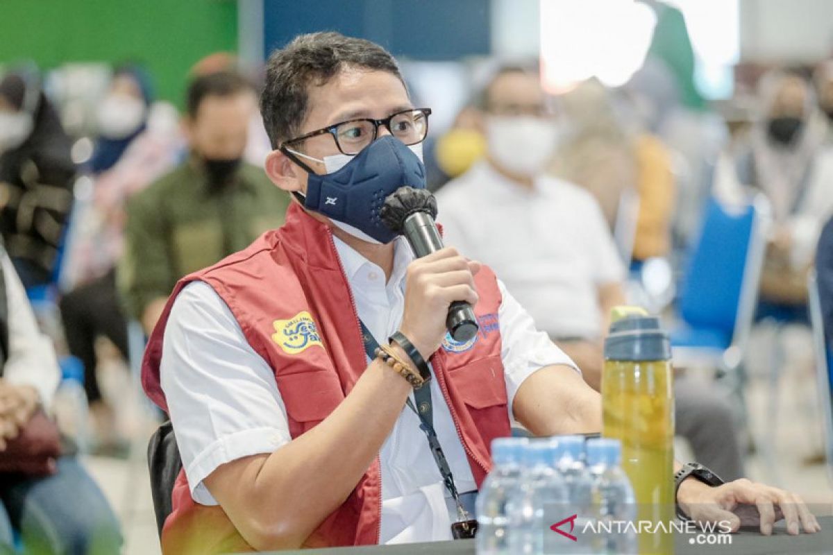 Sandiaga Uno targetkan 90-95 persen pelaku parekraf divaksin