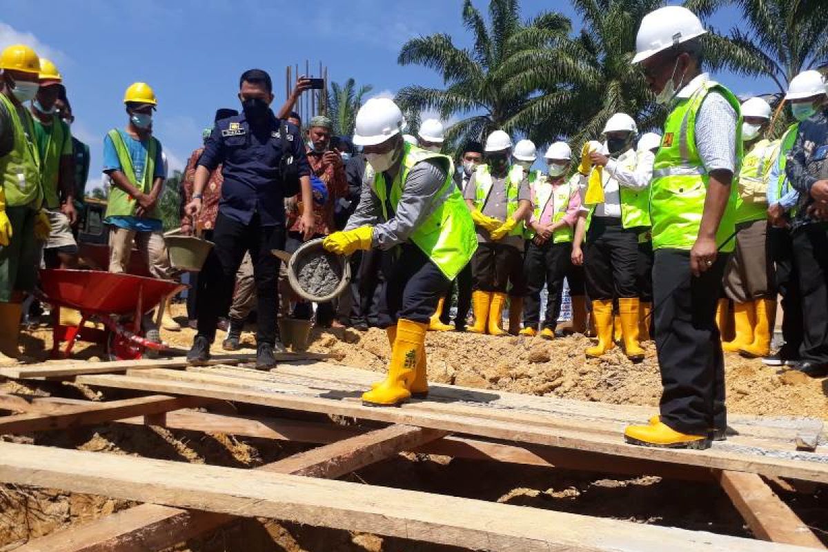 Wabup letakkan batu pertama pembangunan Kantor Bupati Palas