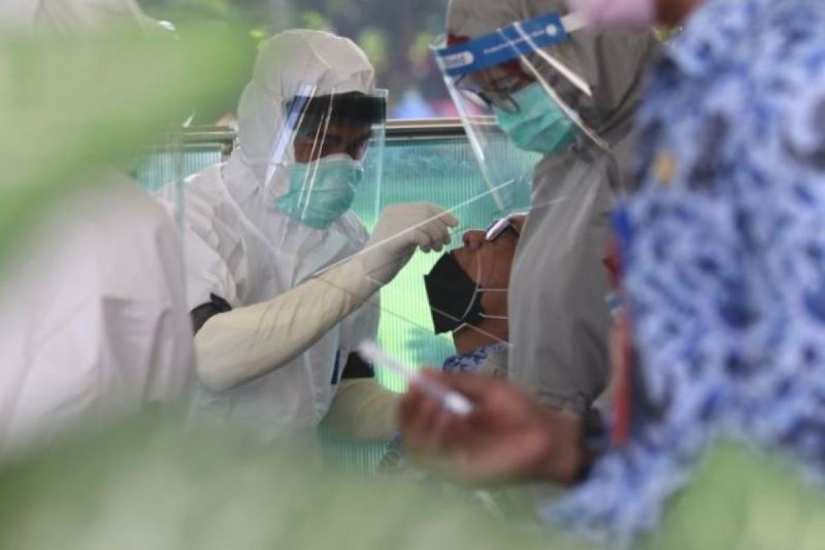 Lima positif COVID-19, Ratusan pegawai Pemkot Palembang tes usap antigen