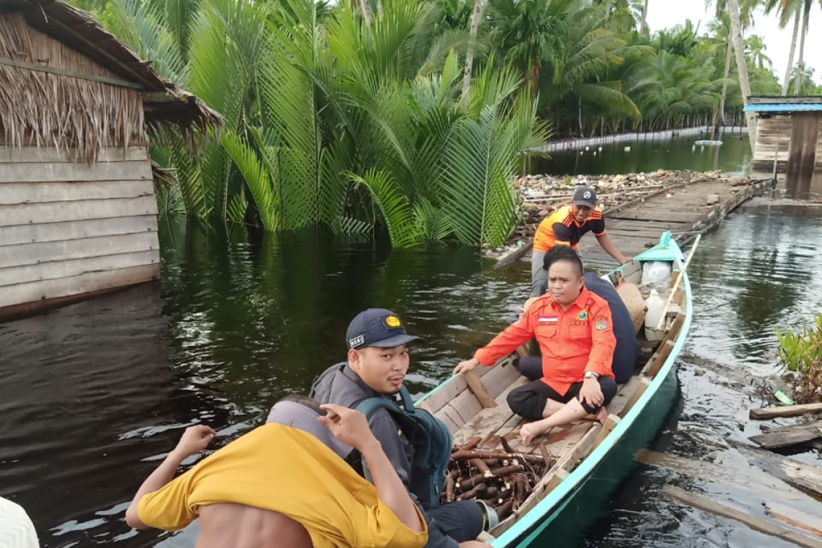 Banjir di Pulau Maya saat ini masih di atas pinggang orang dewasa