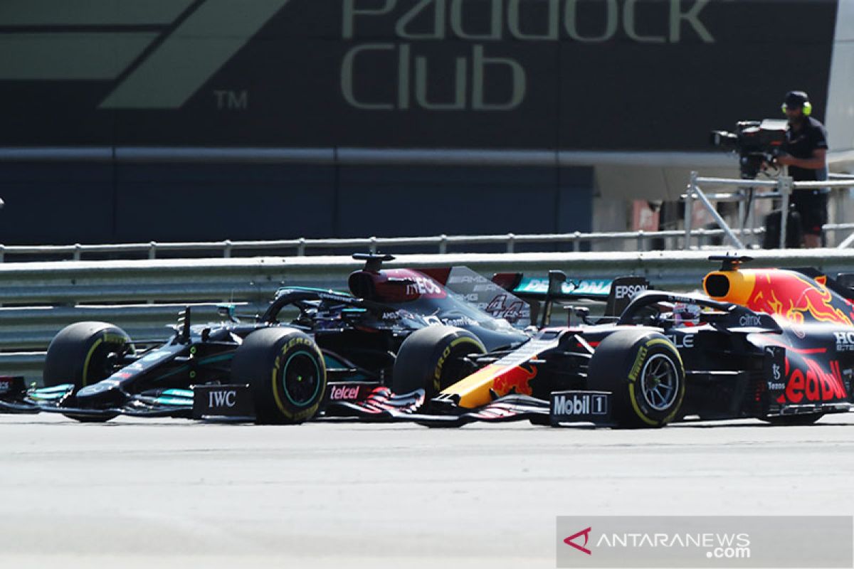 Verstappen kecelakaan akibat Hamilton, GP Inggris terhenti sementara