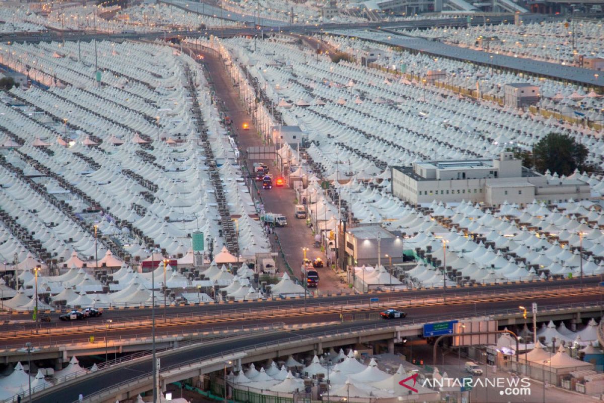 Jamaah haji mulai bergerak ke Arafah pada Kamis pagi