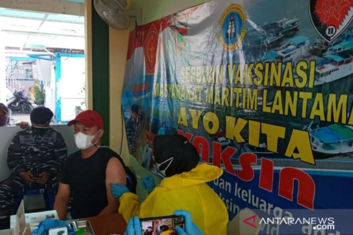 Lantamal VI menggiatkan serbuan vaksin bagi masyarakat maritim