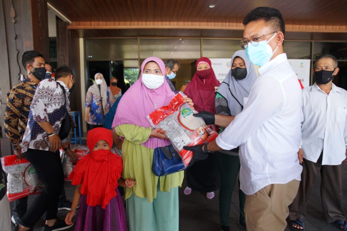 Pemkot Pontianak mulai salurkan bantuan bagi warga terdampak PPKM Darurat