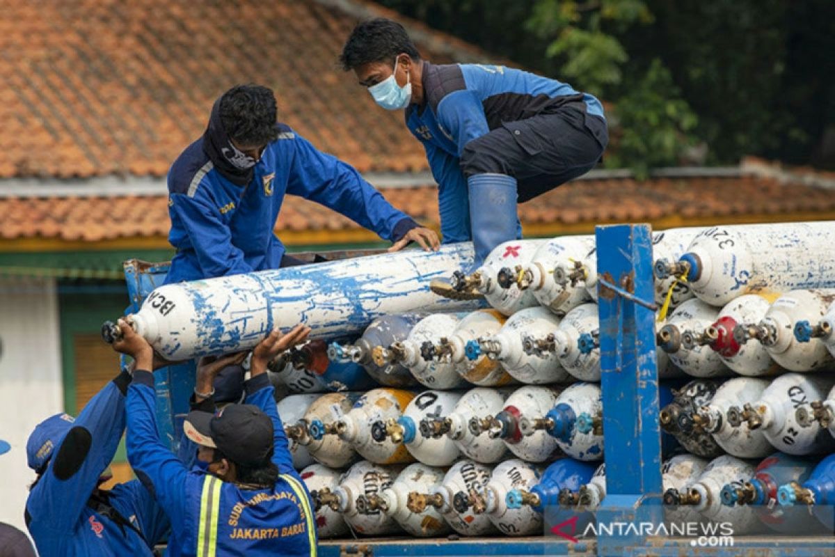 Oxygen aid flows in as Indonesia fights for breath