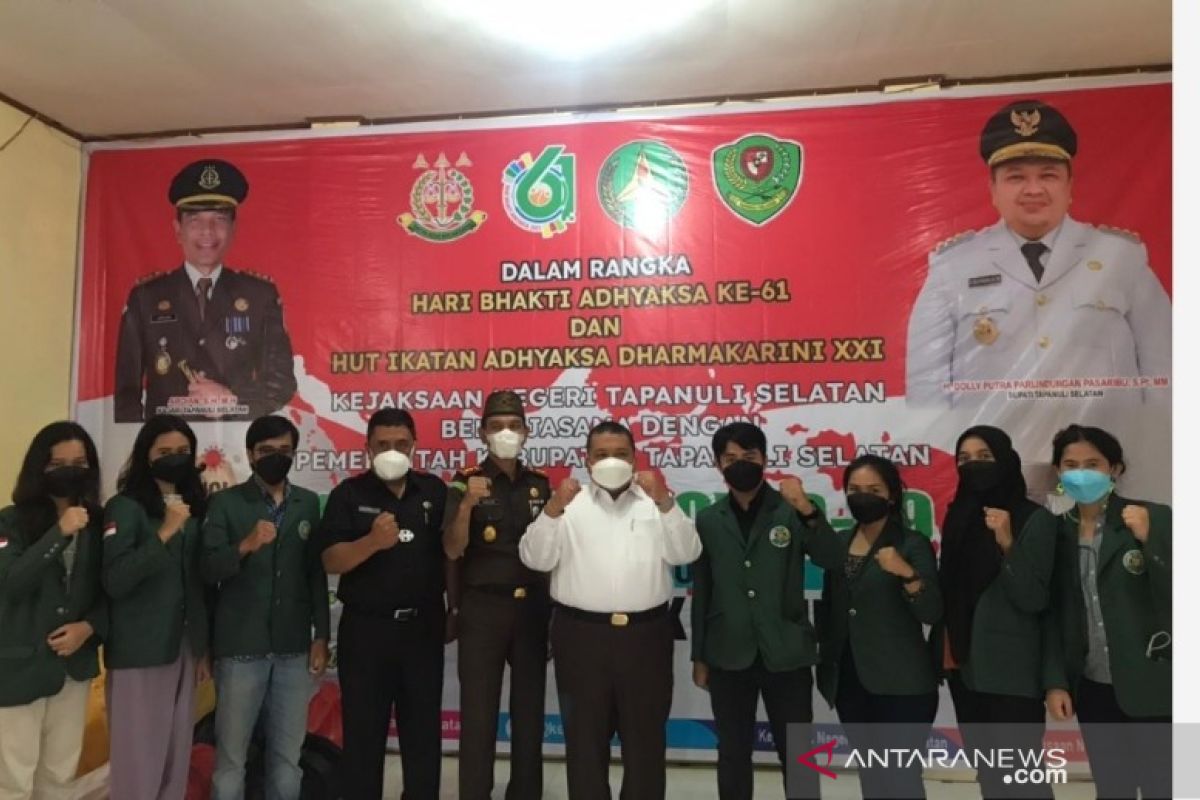 KKN kelompok R 80 USU sukseskan program Kejari Tapsel dalam vaksinasi massal