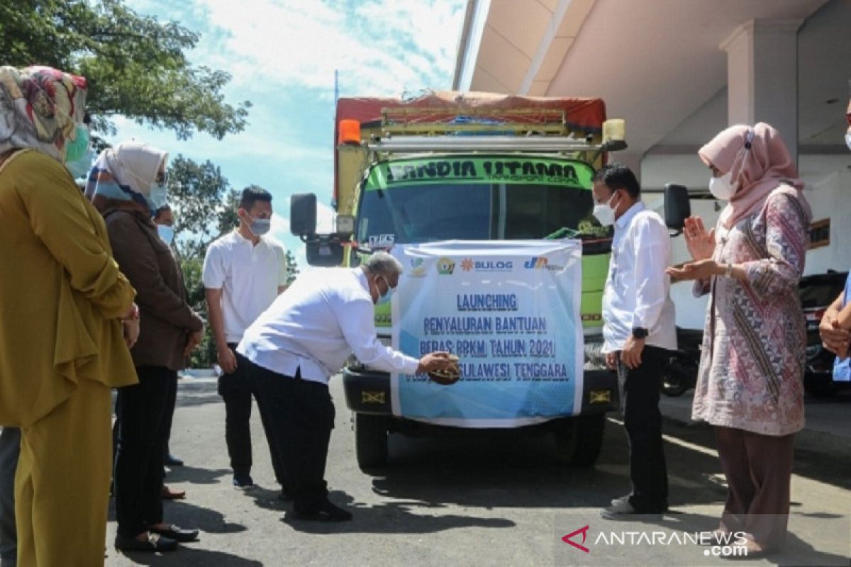 Gubernur Sulawesi Tenggara lepas bantuan beras dampak PPKM