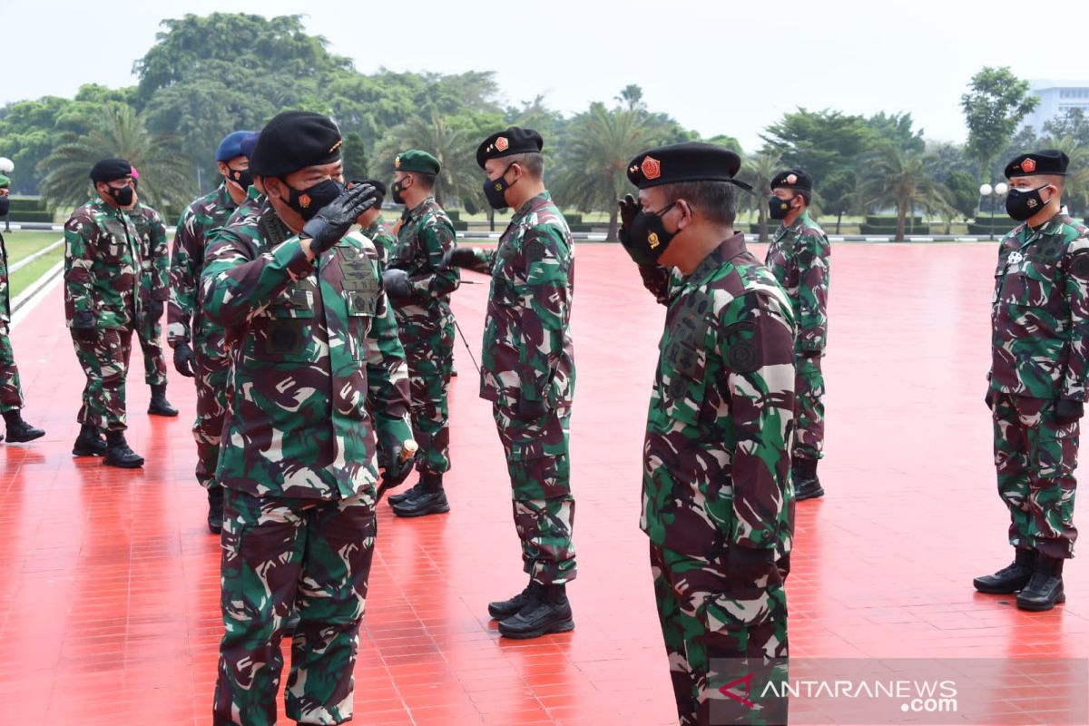 Panglima TNI menerima laporan kenaikan pangkat 44 perwira tinggi TNI