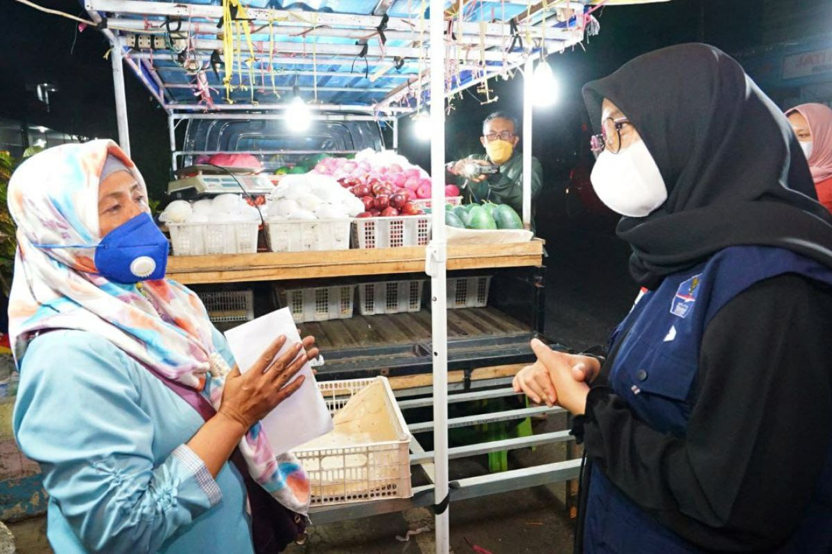 Pemkab Banyuwangi mulai salurkan bantuan uang tunai untuk warung kecil dan PKL