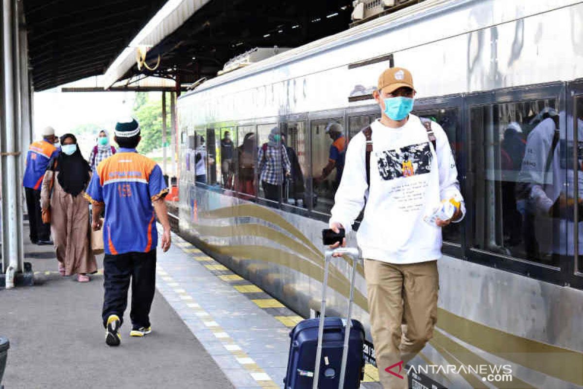 Penumpang kereta api di Cirebon mulai meningkat