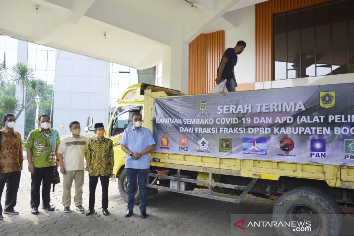 DPRD Bogor urunan 60 ton beras untuk warga terdampak PPKM darurat