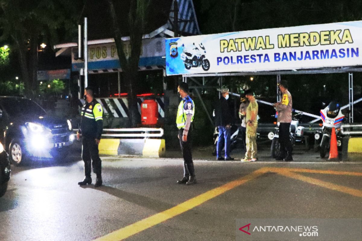 Kapolresta dan Dandim Banjarmasin pantau situasi kamtibmas malam Idul Adha