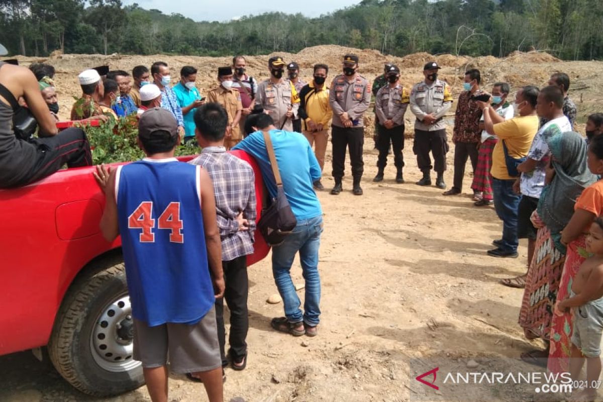 Polres Merangin berikan bantuan 400 bibit tanamam produktif kepada warga